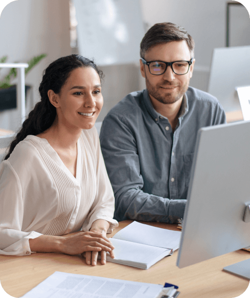 team-mates-discussing-software-problems